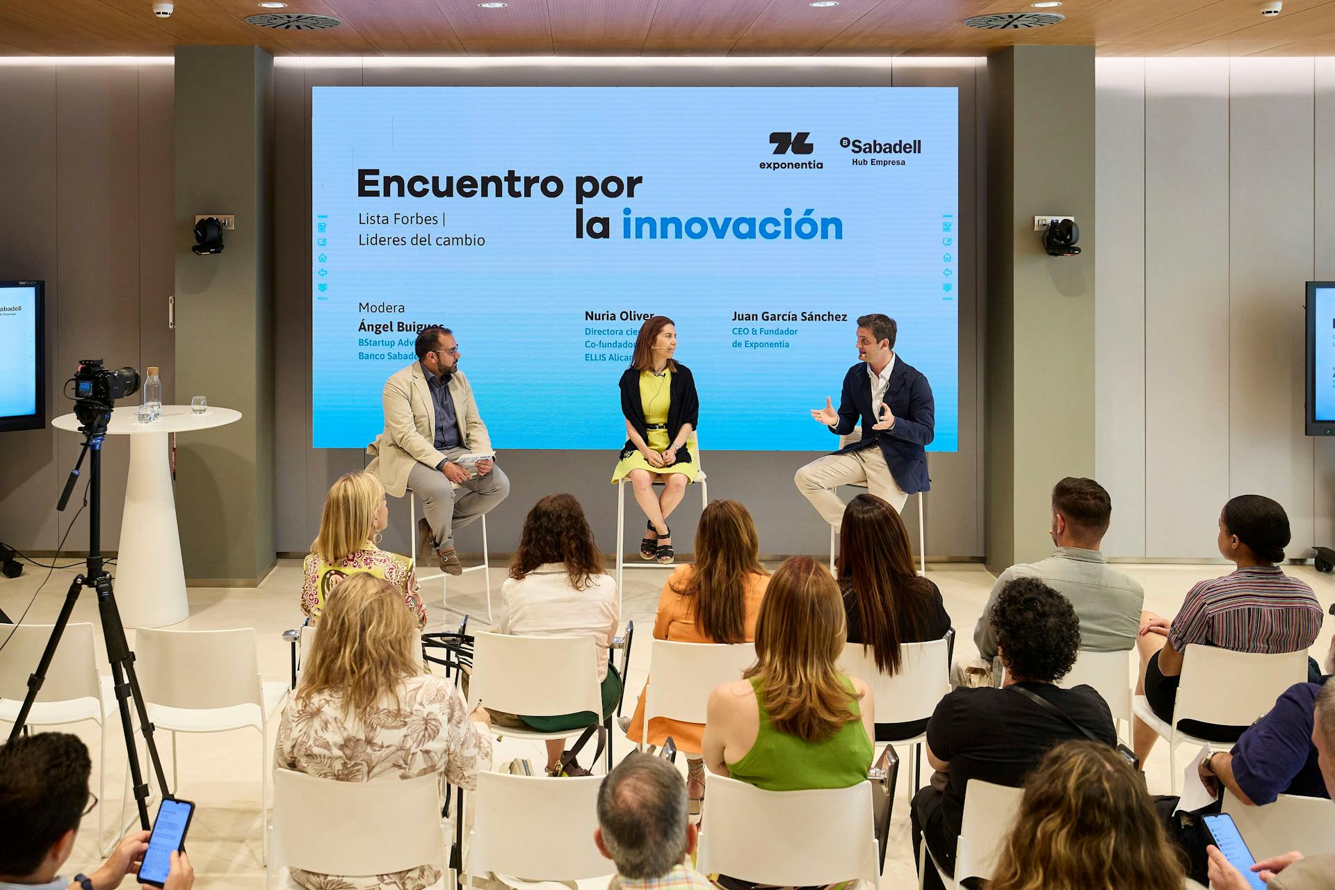 Nuria Oliver, Ángel Buigues y Juan García Sánchez en el Encuentro por la Innovación