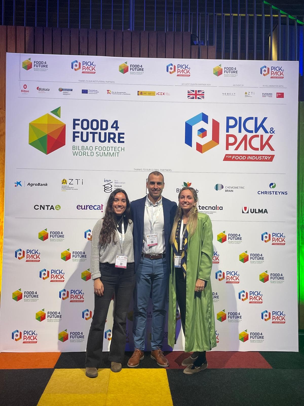 Paloma Gil (Business Development Specialist), Sergio Velasco (CTO) y Paula Senabre (Business Development Manager)