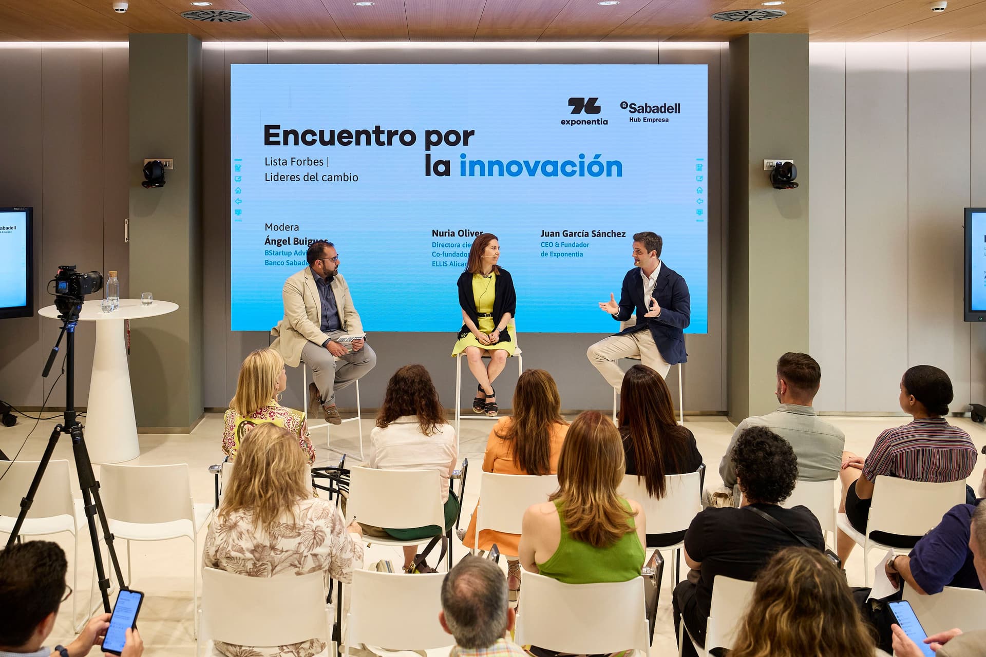 Nuria Oliver, Ángel Buigues y Juan García Sánchez en el Encuentro por la Innovación